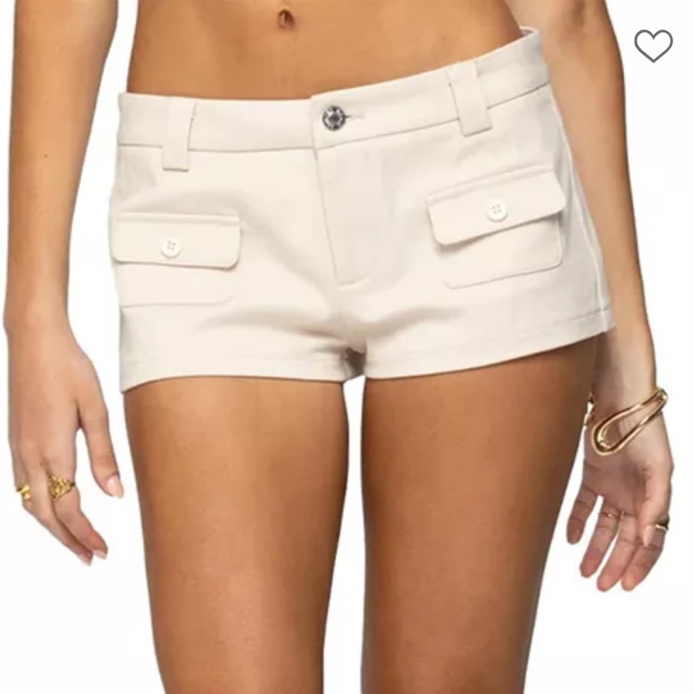 Edikted Cream Women's Low-Rise Cargo Pocket Shorts